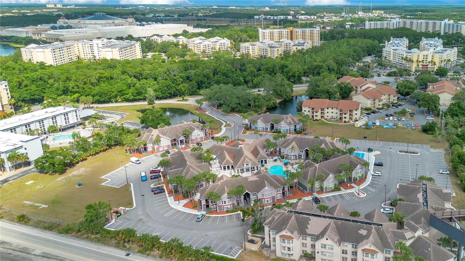 PARKWAY PALMS RESORT MAINGATE CONDO - Residential