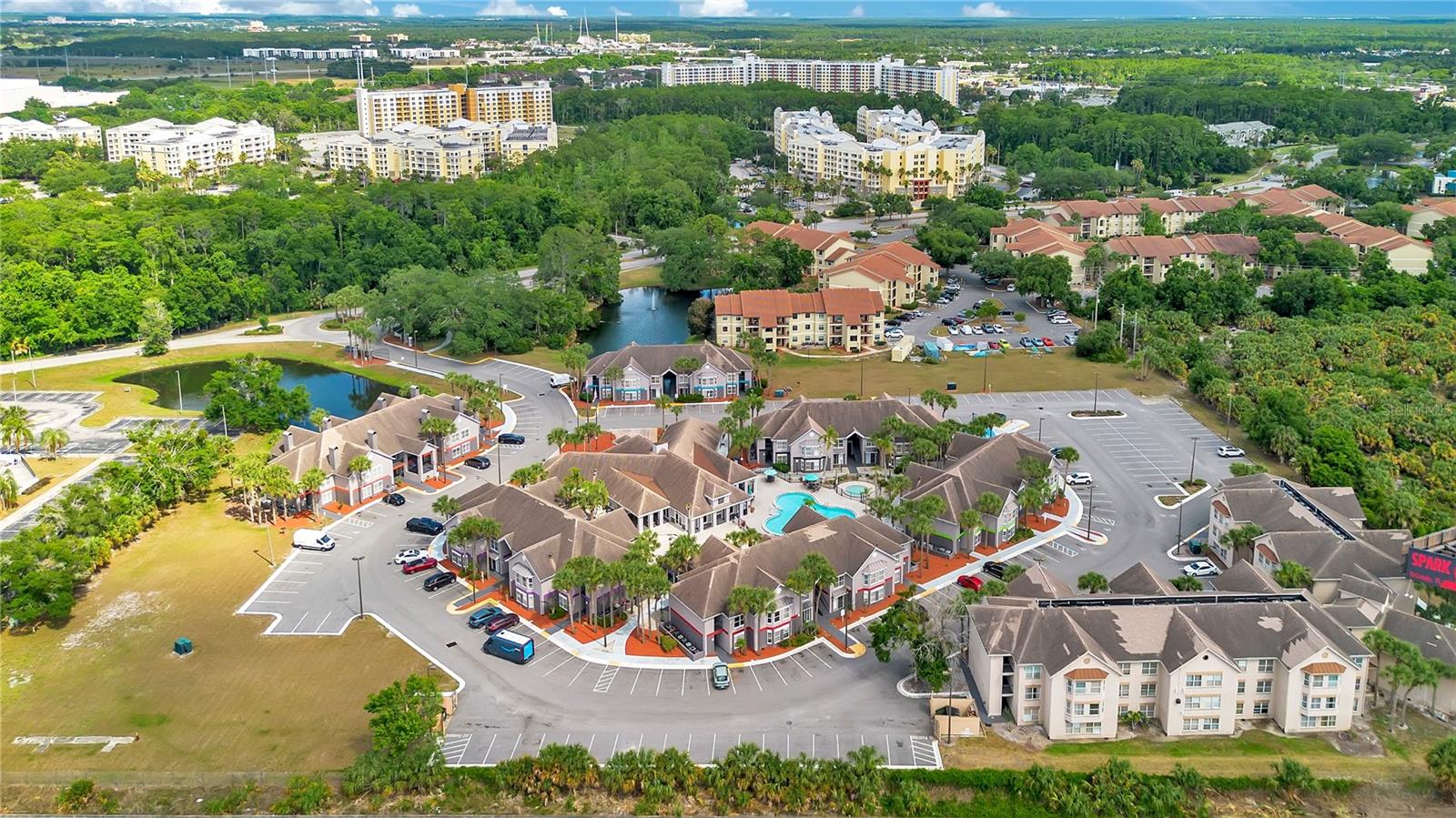 PARKWAY PALMS RESORT MAINGATE CONDO - Residential
