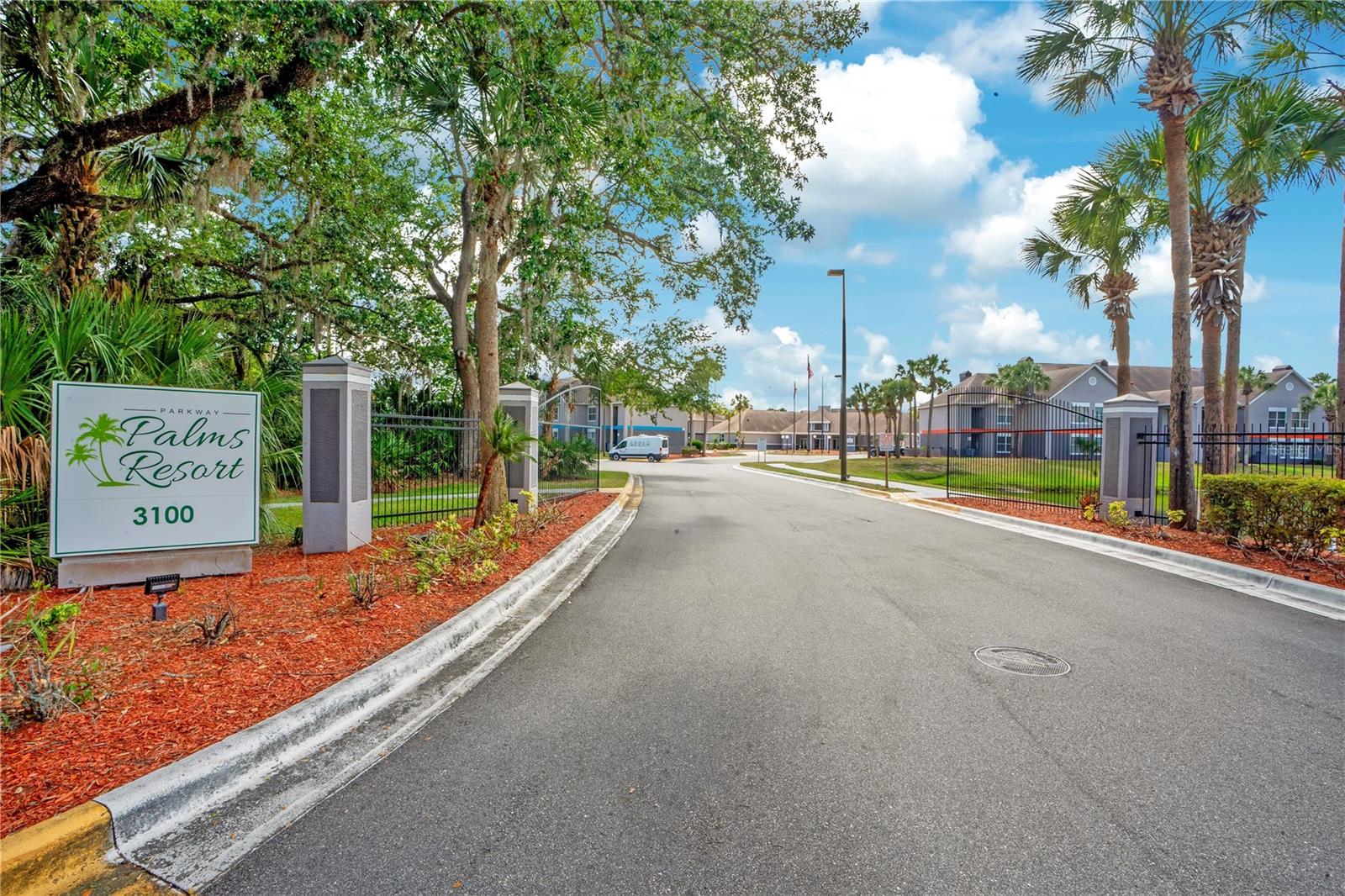 PARKWAY PALMS RESORT MAINGATE CONDO - Residential