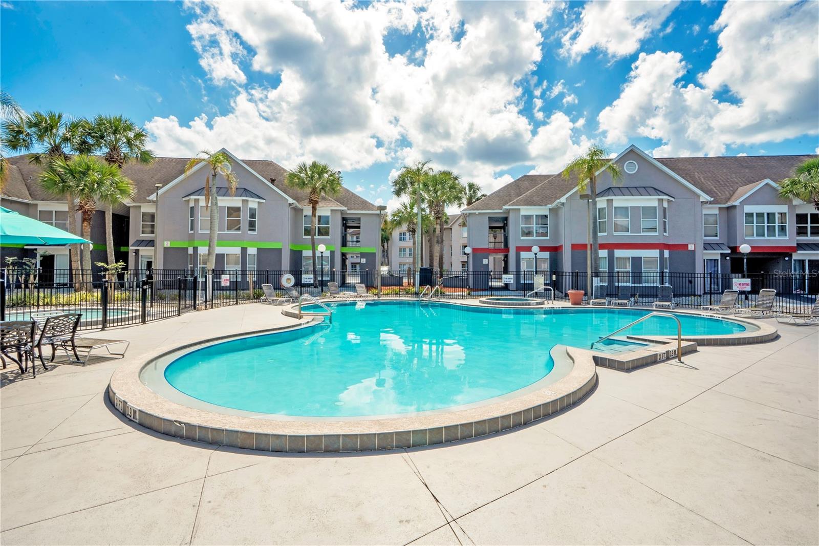 PARKWAY PALMS RESORT MAINGATE CONDO - Residential