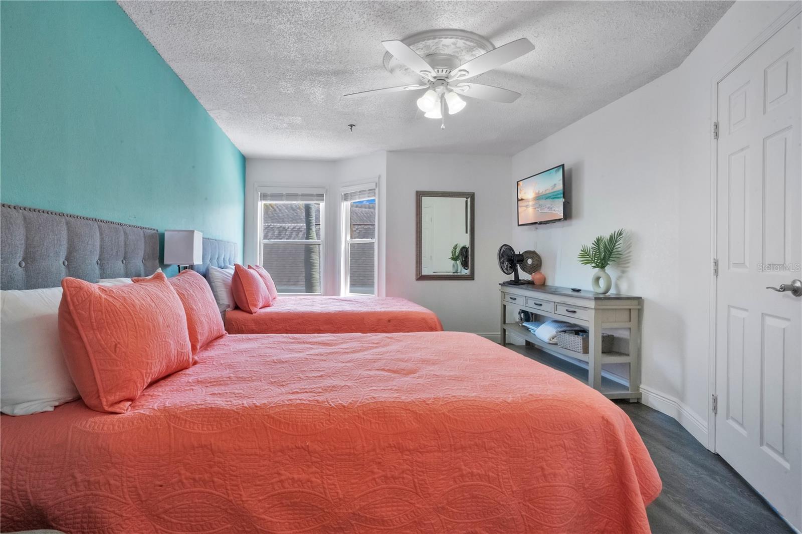PARKWAY PALMS RESORT MAINGATE CONDO - Residential