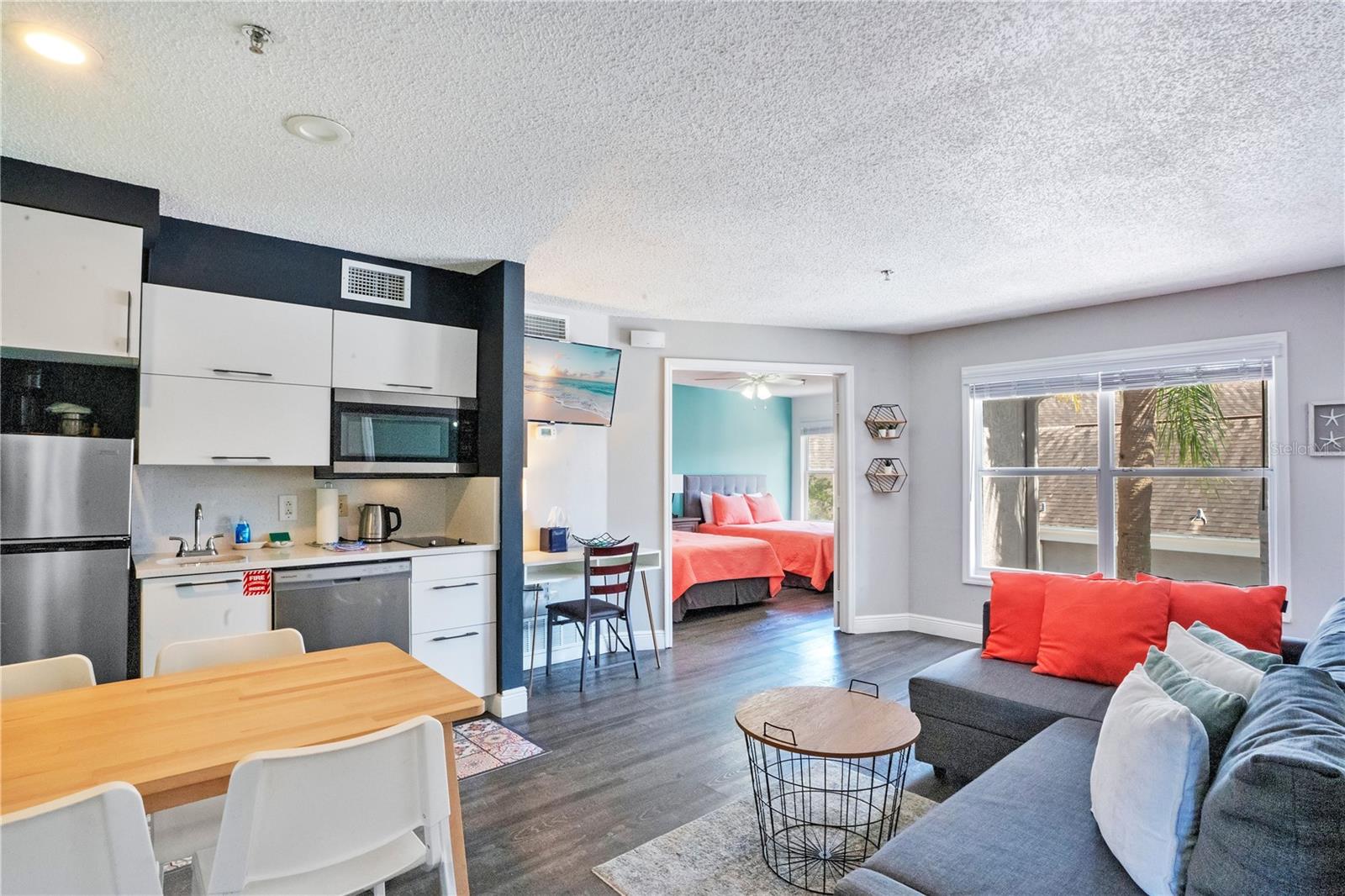 PARKWAY PALMS RESORT MAINGATE CONDO - Residential
