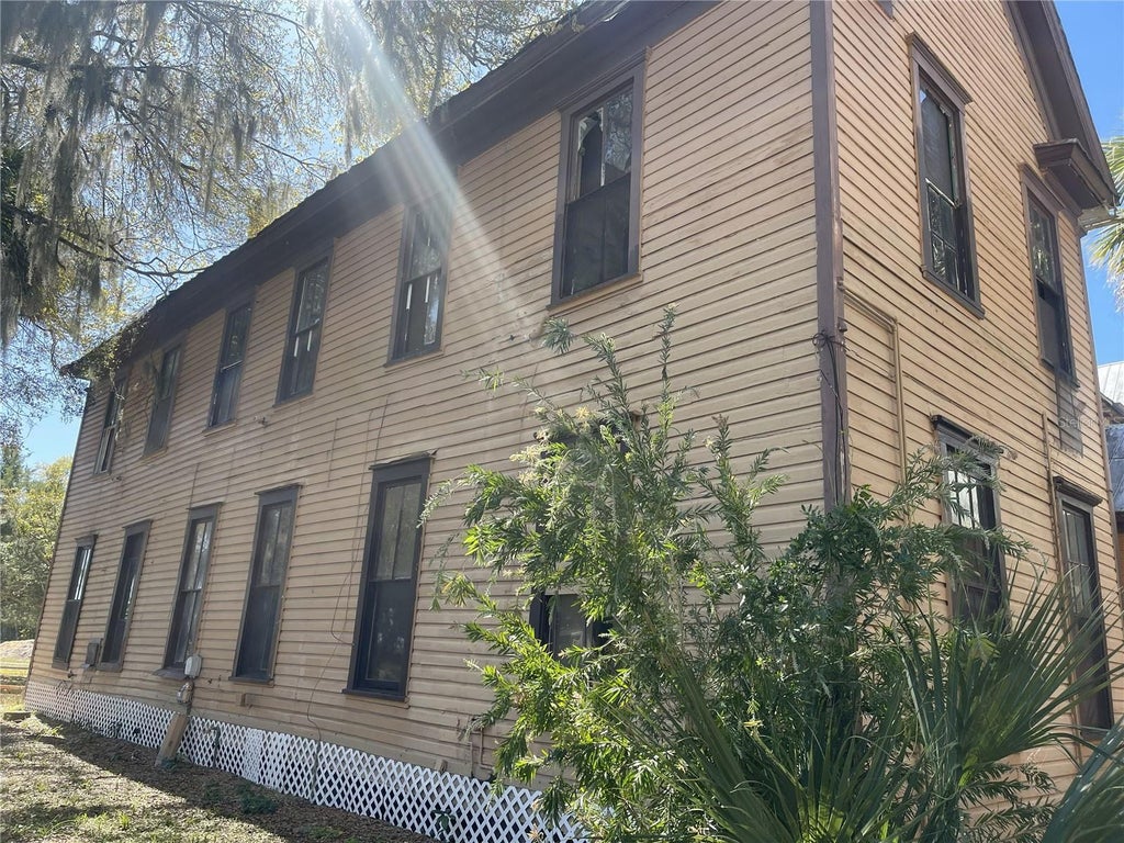 Photo of 1502 High Street, Leesburg, FL 34748 (MLS # A4706558)
