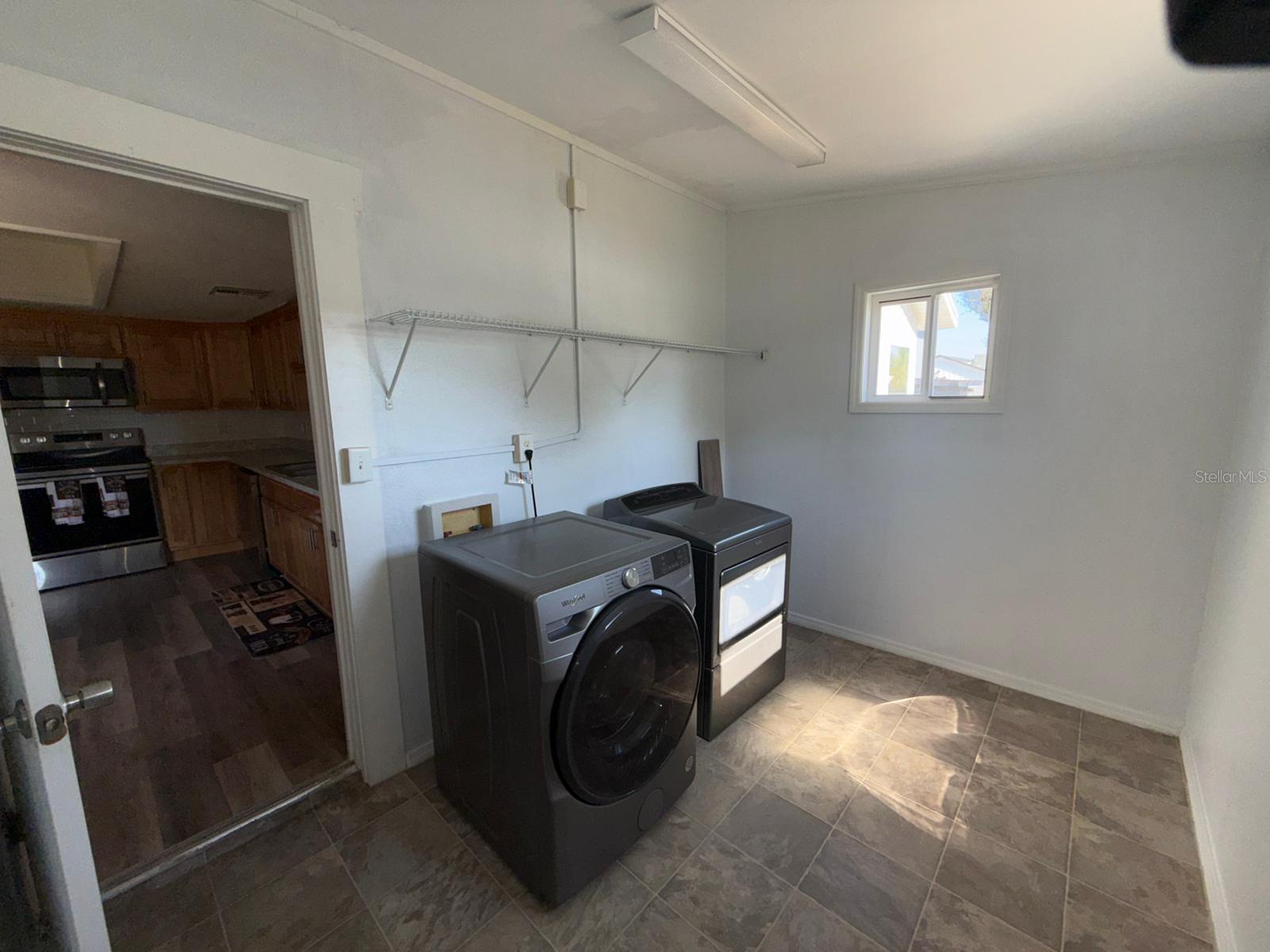 208 CENTER ST STREET