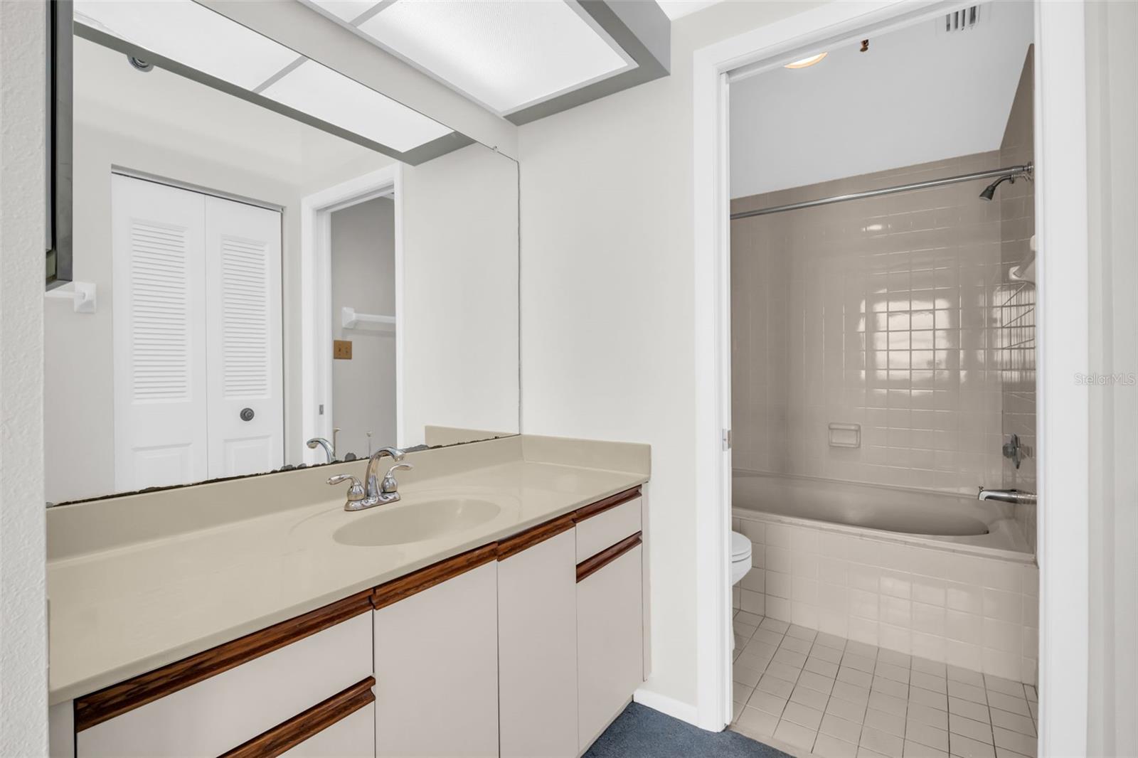 HARBOURSIDE CONDO - Residential