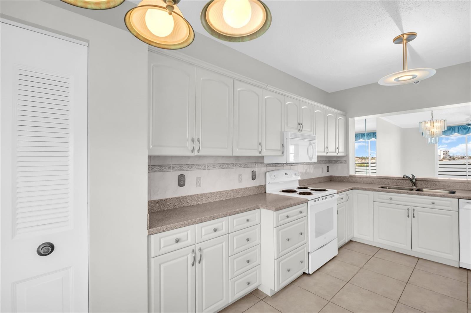 HARBOURSIDE CONDO - Residential