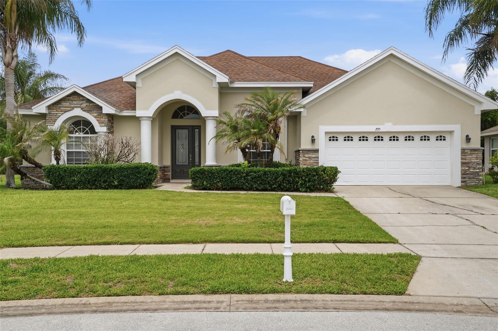 200 LAKE ARIETTA COURT