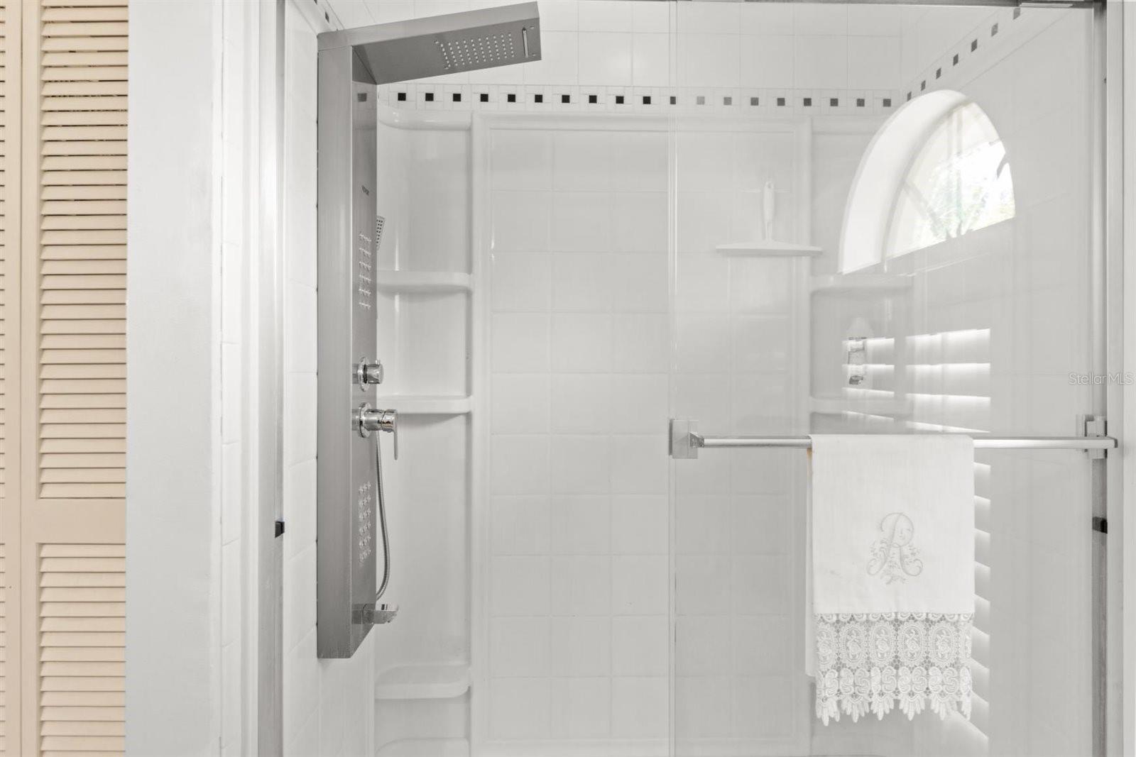 FOREST LAKE 6826 - Residential