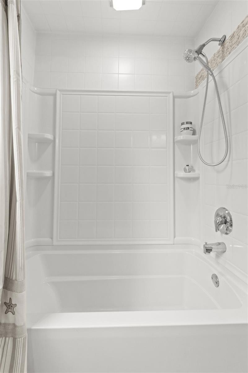 FOREST LAKE 6826 - Residential