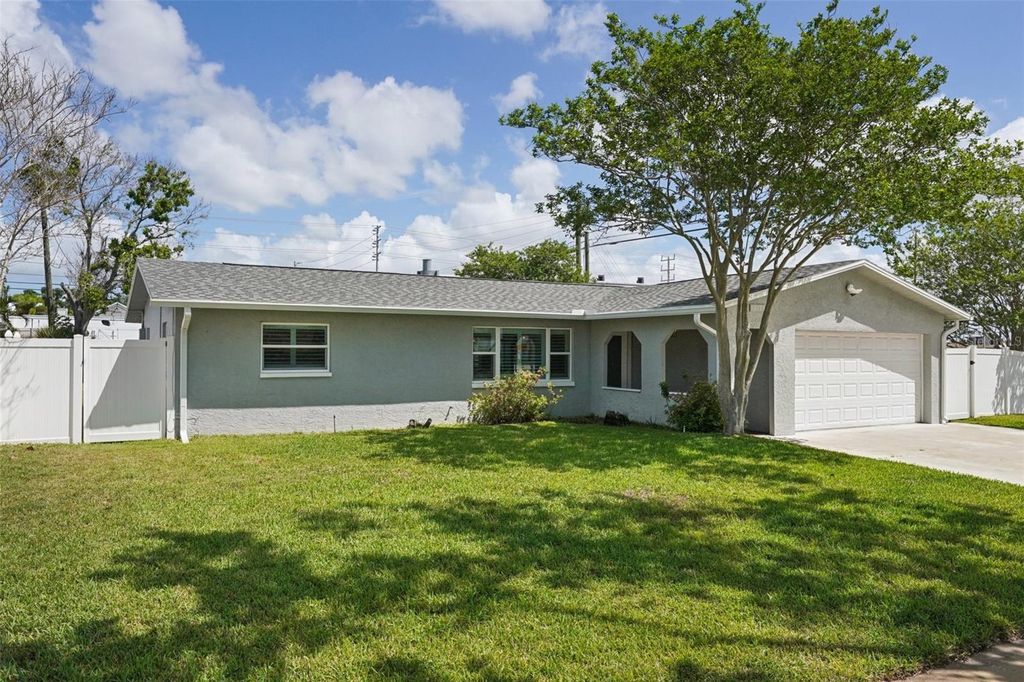 Photo of 13133 Dorchester Drive, Seminole, FL 33776 (MLS # TB8494078)