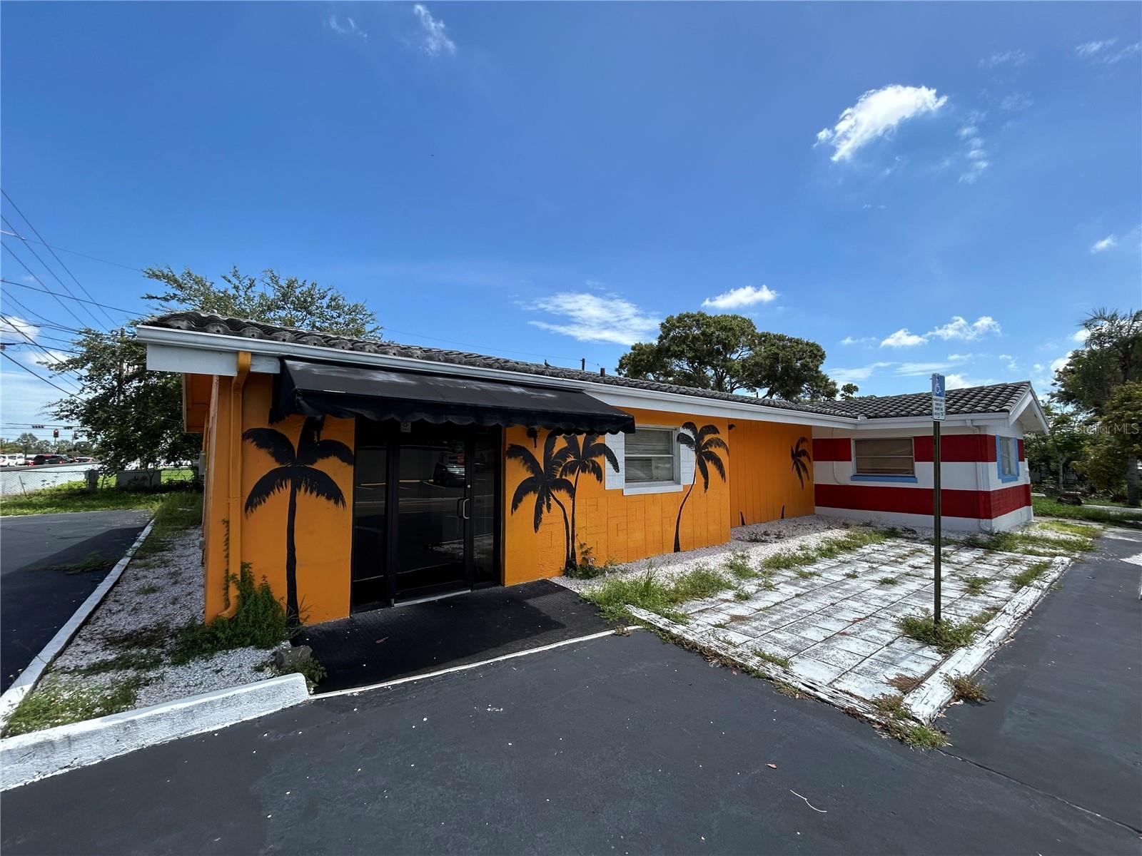 ESQUIRE ESTATES - Commercial Sale