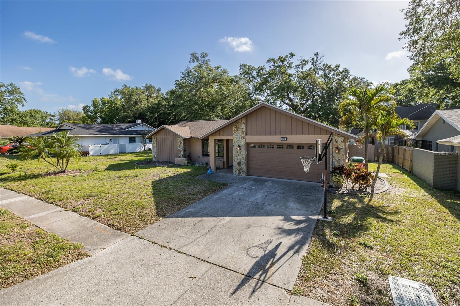 512 WINDING WILLOW DRIVE
