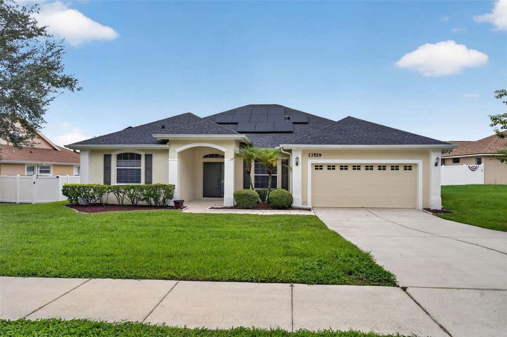 Photo of 13529 Via Roma Circle, Clermont, FL 34711 (MLS # G5116132)