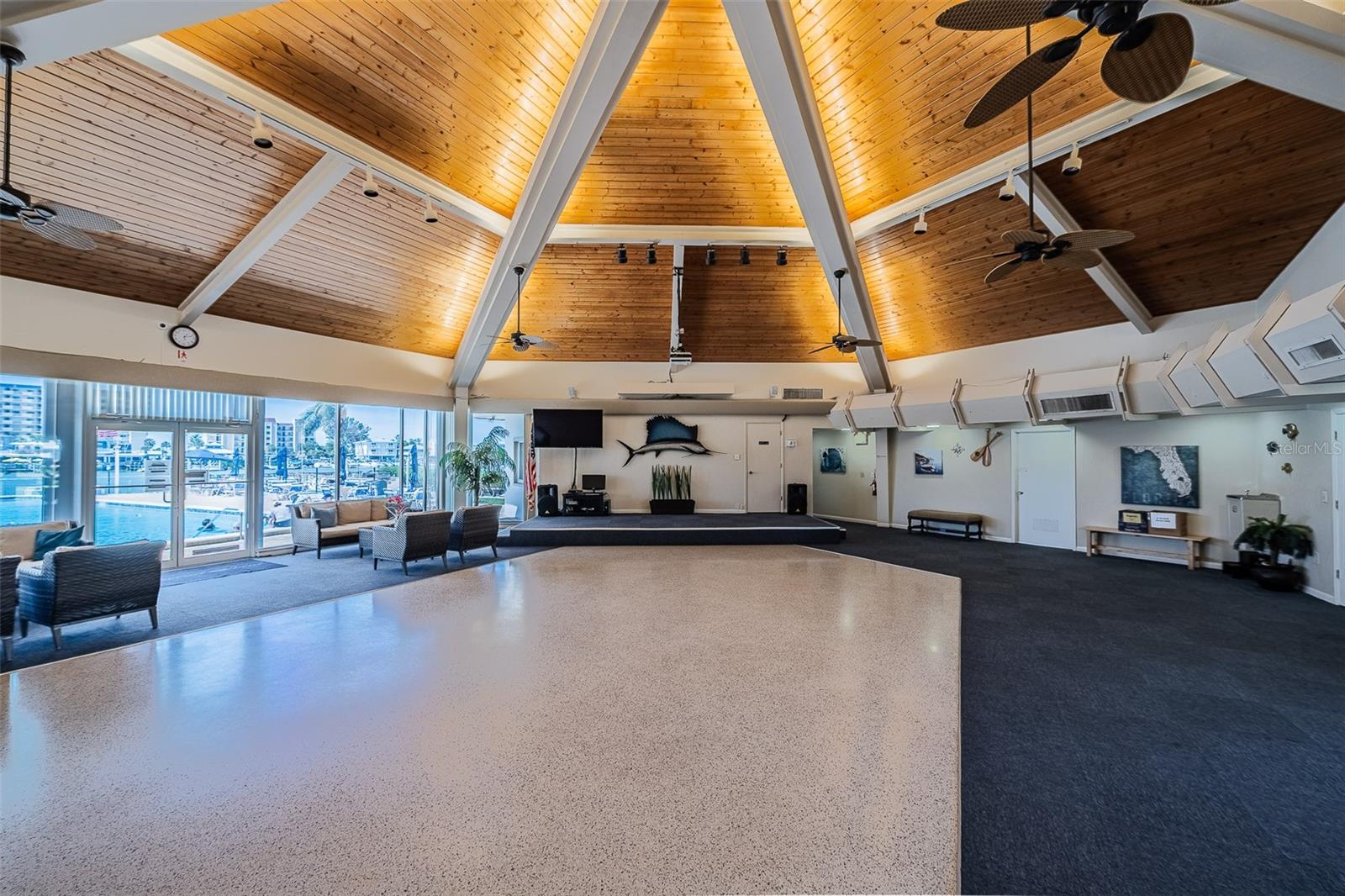 IMPERIAL POINT - Residential