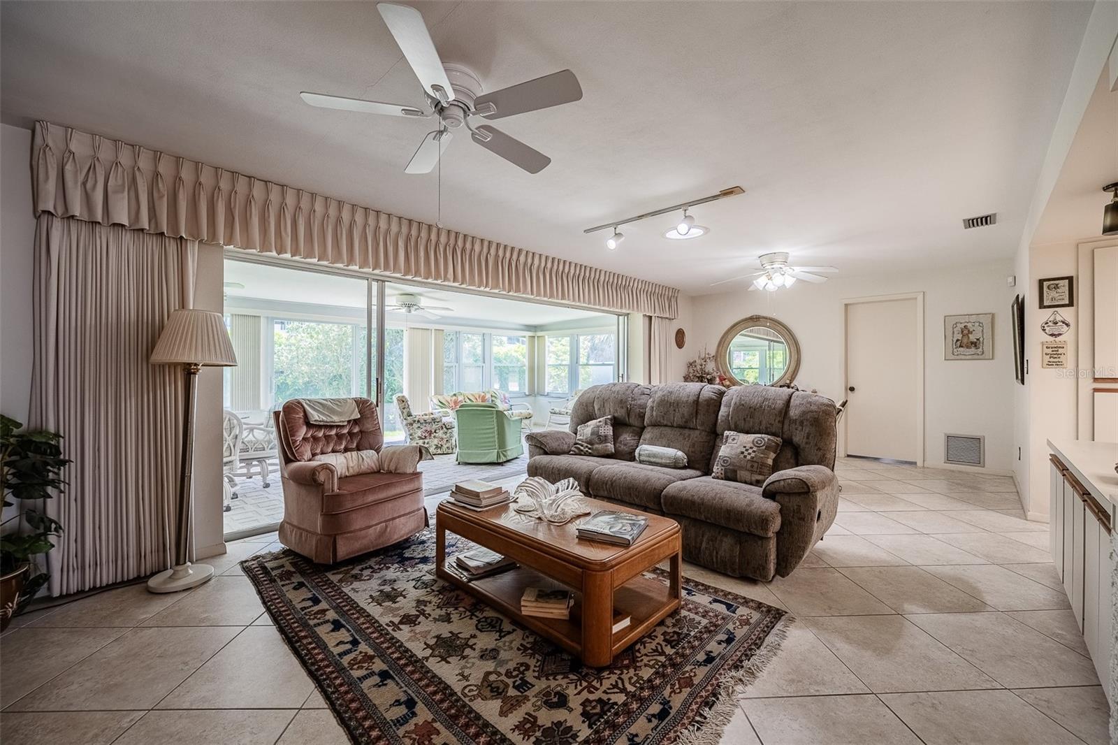 IMPERIAL POINT - Residential