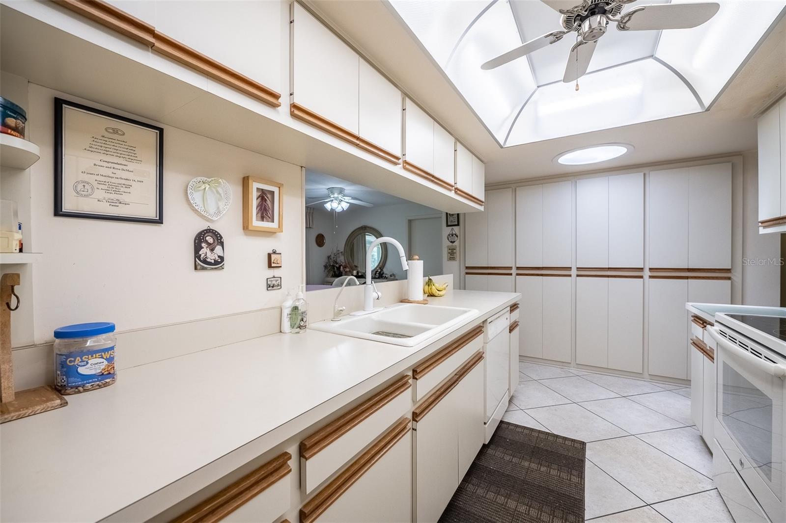 IMPERIAL POINT - Residential