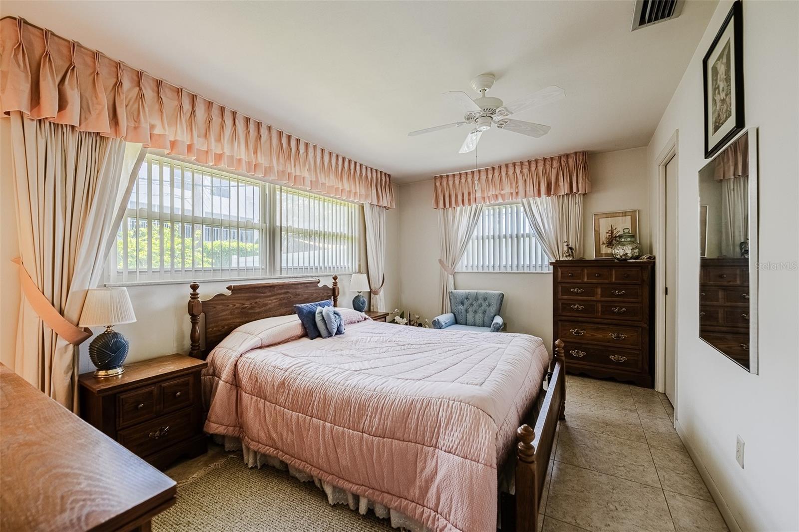 IMPERIAL POINT - Residential