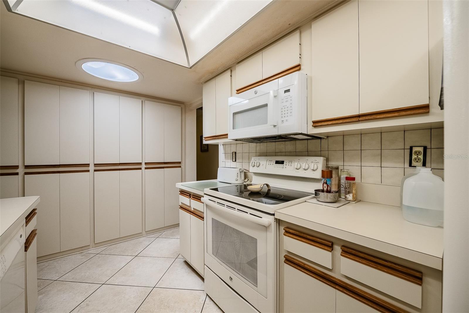 IMPERIAL POINT - Residential