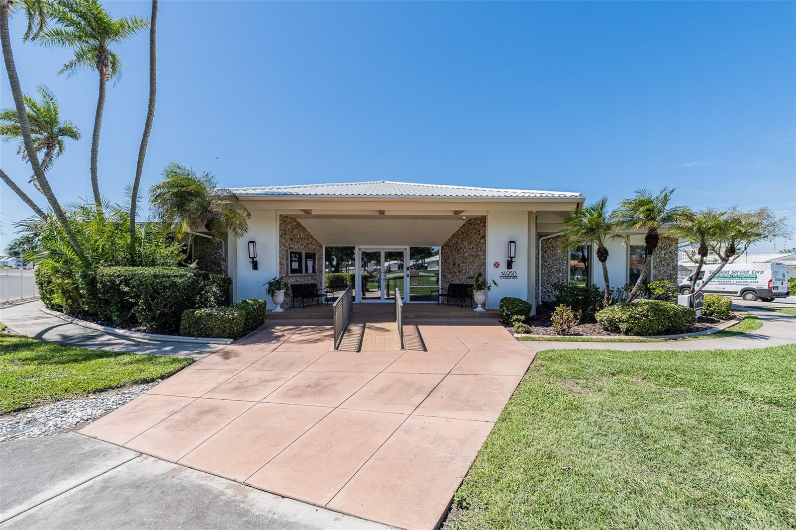 IMPERIAL POINT - Residential