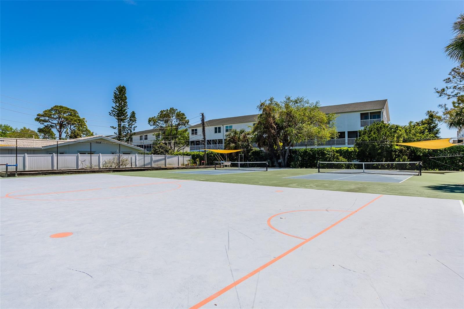 IMPERIAL POINT - Residential