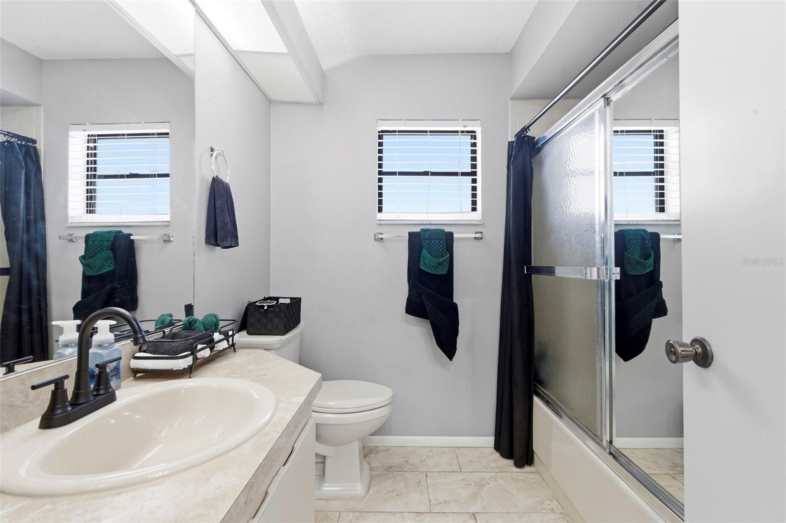 FAIRWAY OAKS - Residential Lease