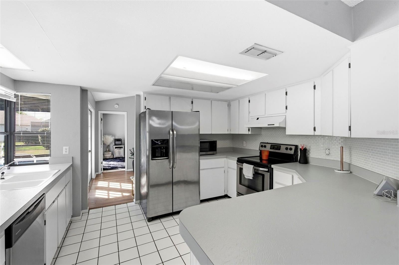 FAIRWAY OAKS - Residential Lease