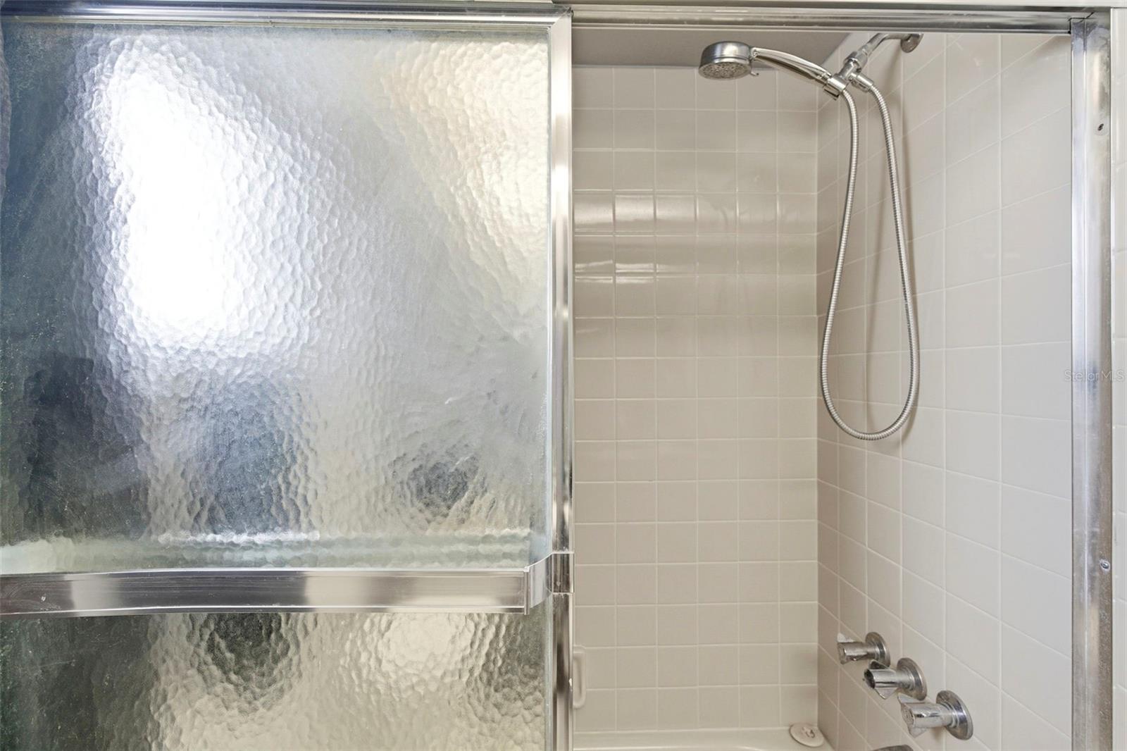 FAIRWAY OAKS - Residential Lease