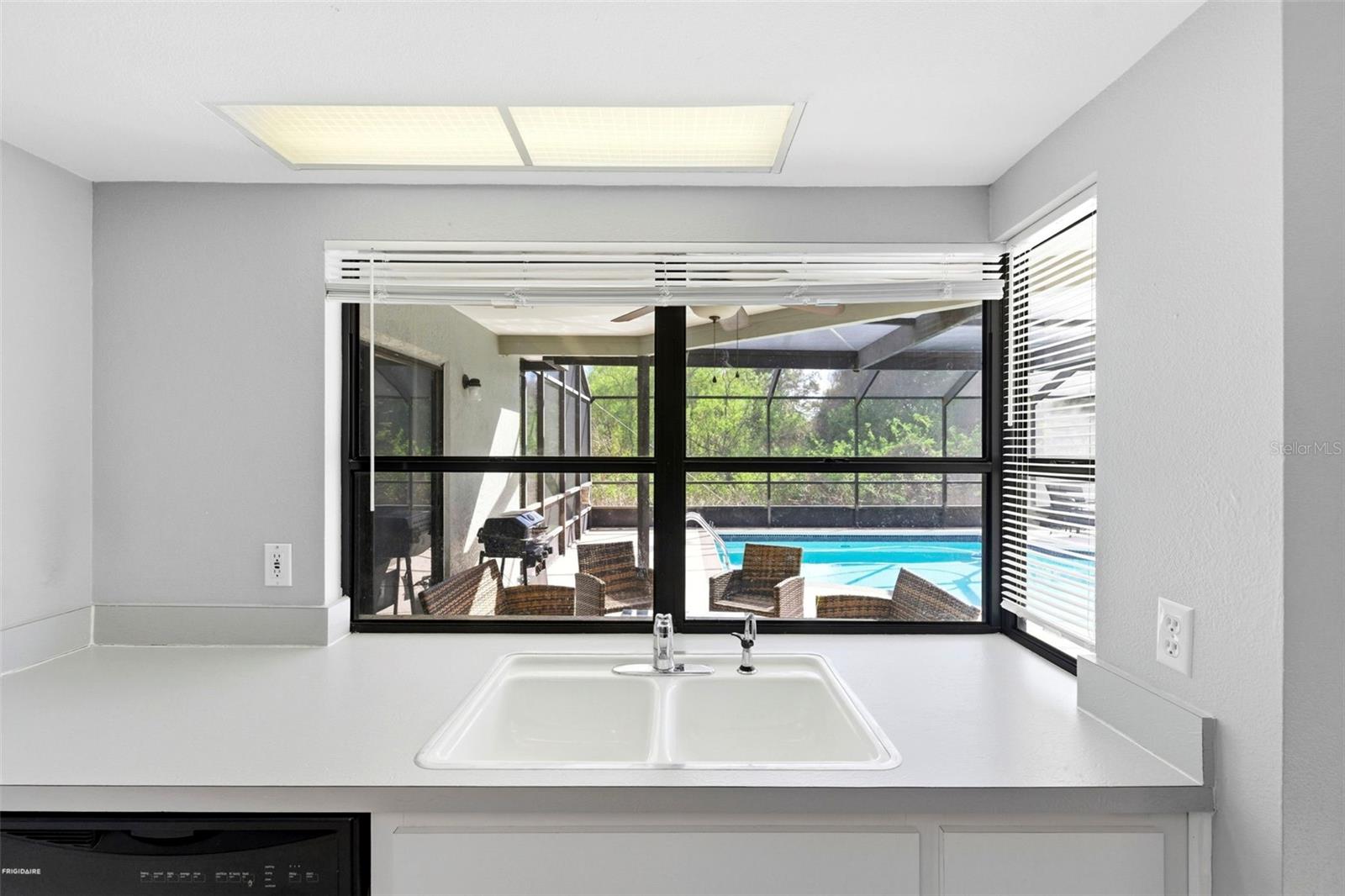 FAIRWAY OAKS - Residential Lease