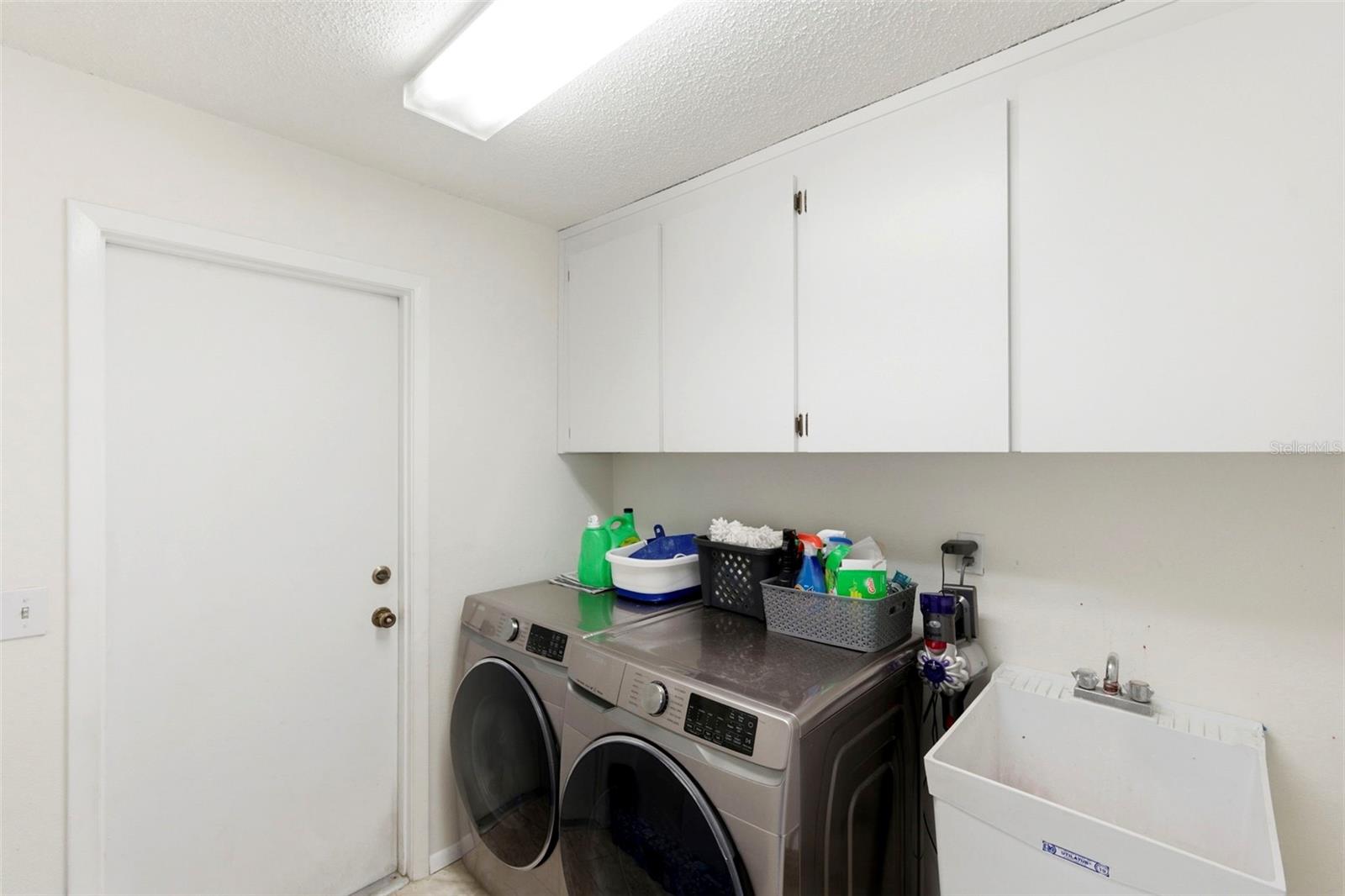 FAIRWAY OAKS - Residential Lease