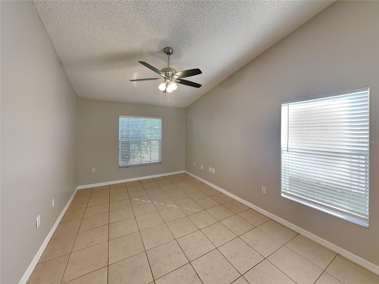 PINE TRACE UNIT 02 - Residential Lease