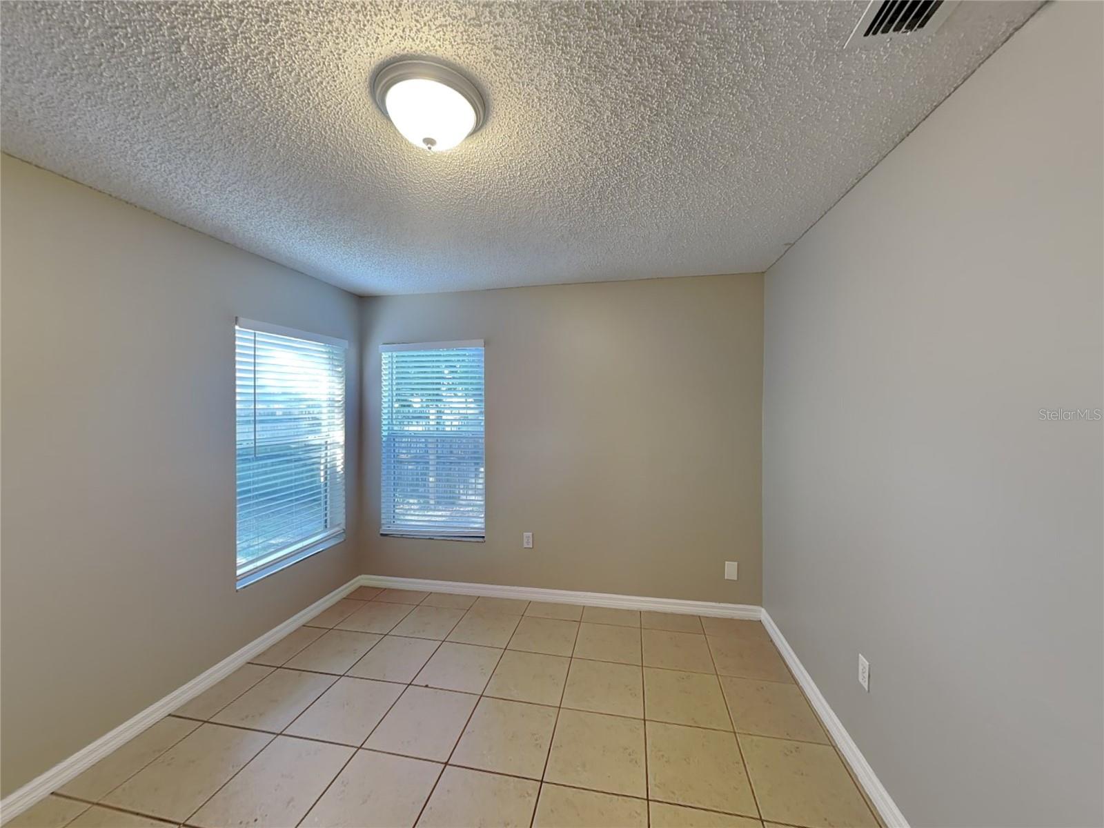 PINE TRACE UNIT 02 - Residential Lease