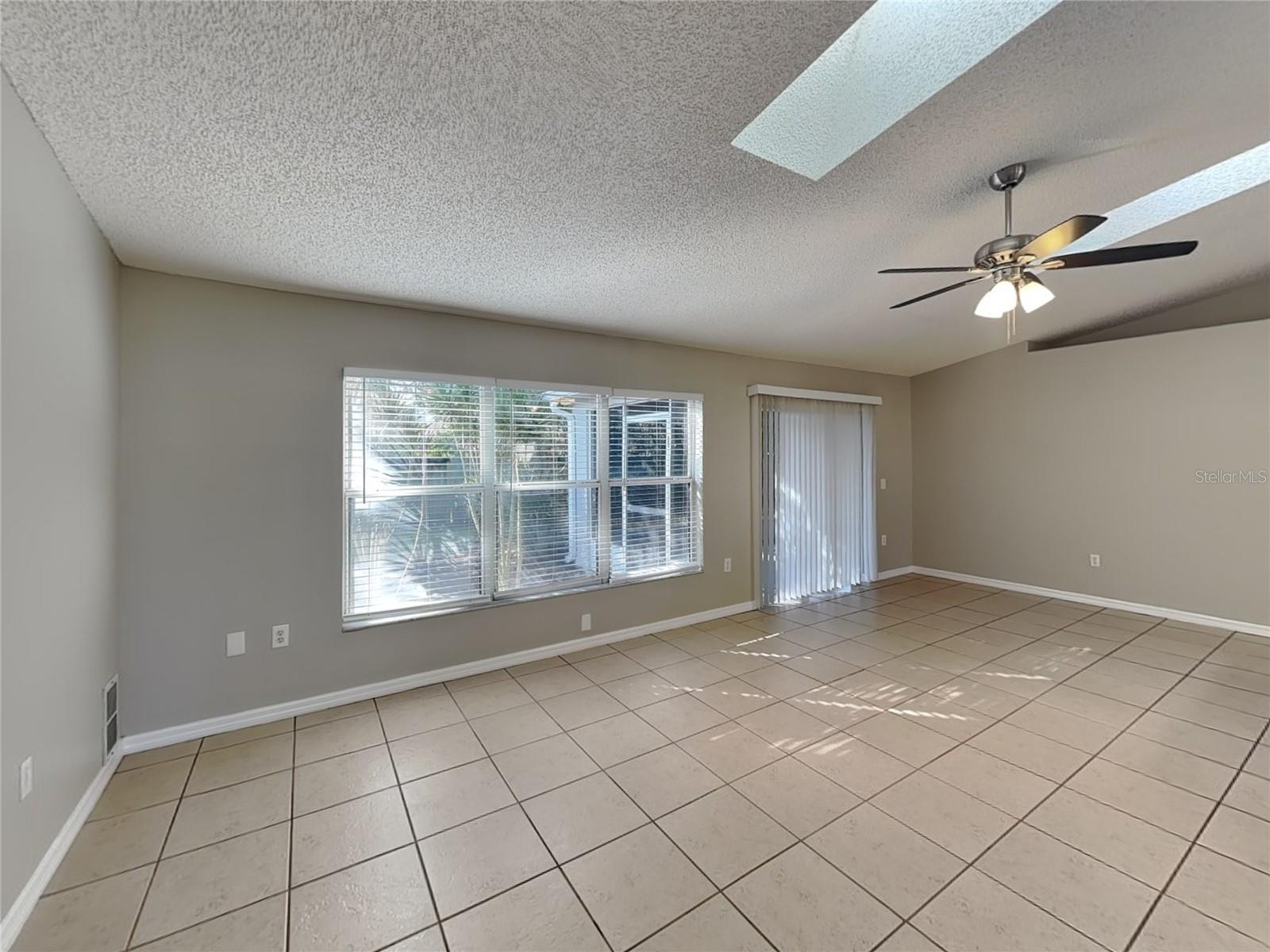 PINE TRACE UNIT 02 - Residential Lease