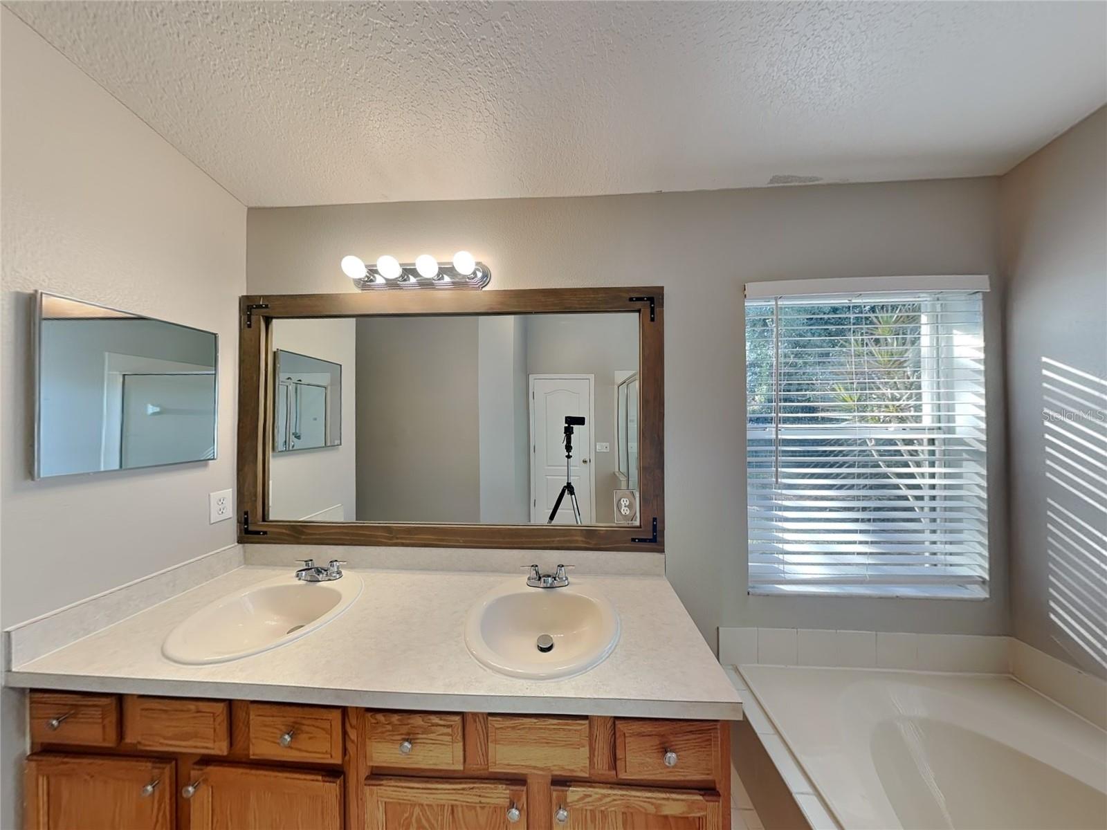 PINE TRACE UNIT 02 - Residential Lease