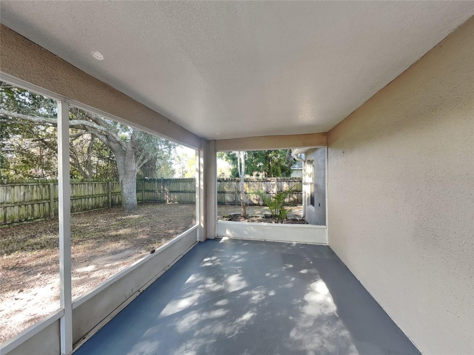 PINE TRACE UNIT 02 - Residential Lease