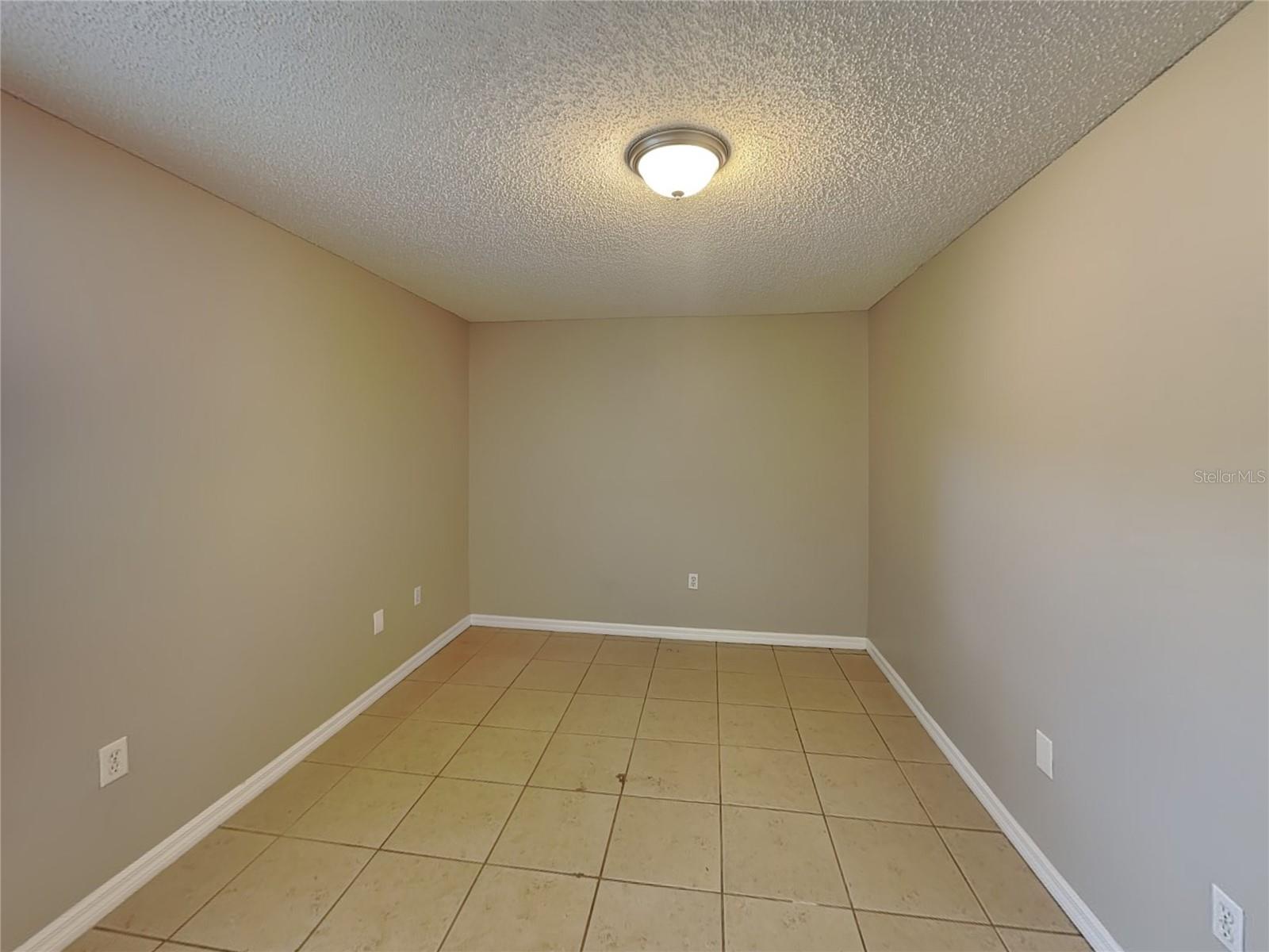 PINE TRACE UNIT 02 - Residential Lease