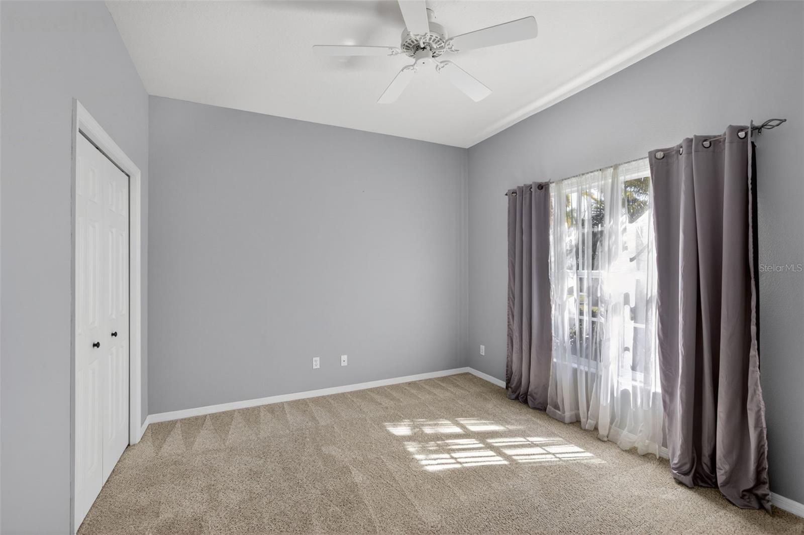 PELICAN POINTE GOLF & COUNTRY CLUB - Residential