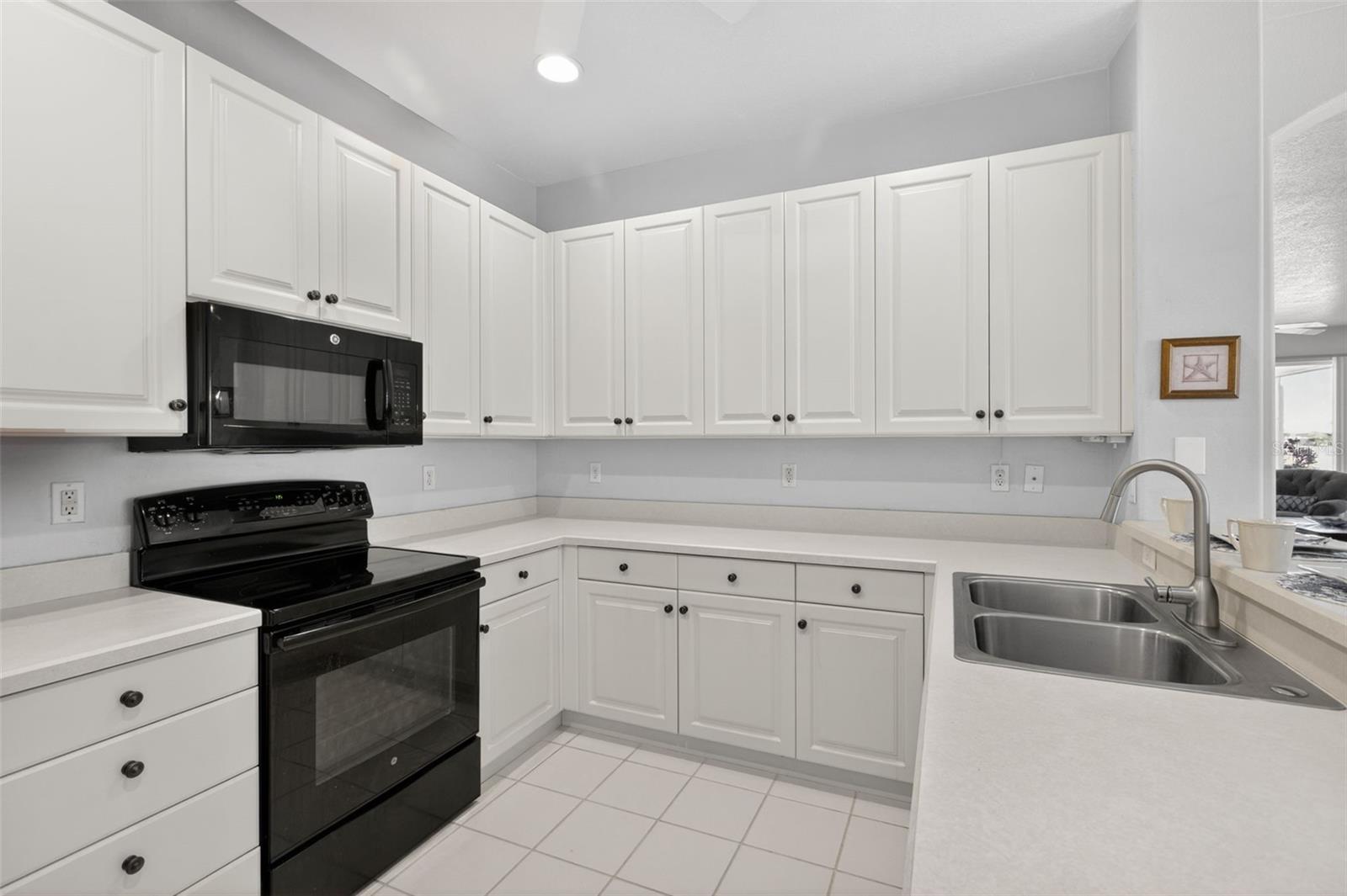 PELICAN POINTE GOLF & COUNTRY CLUB - Residential