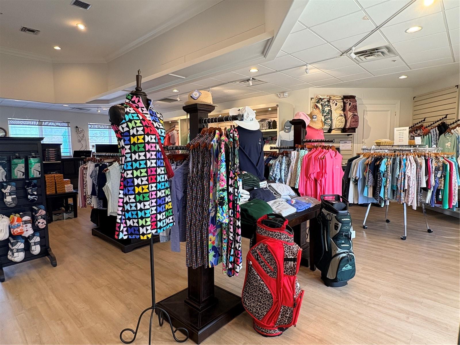 PELICAN POINTE GOLF & COUNTRY CLUB - Residential