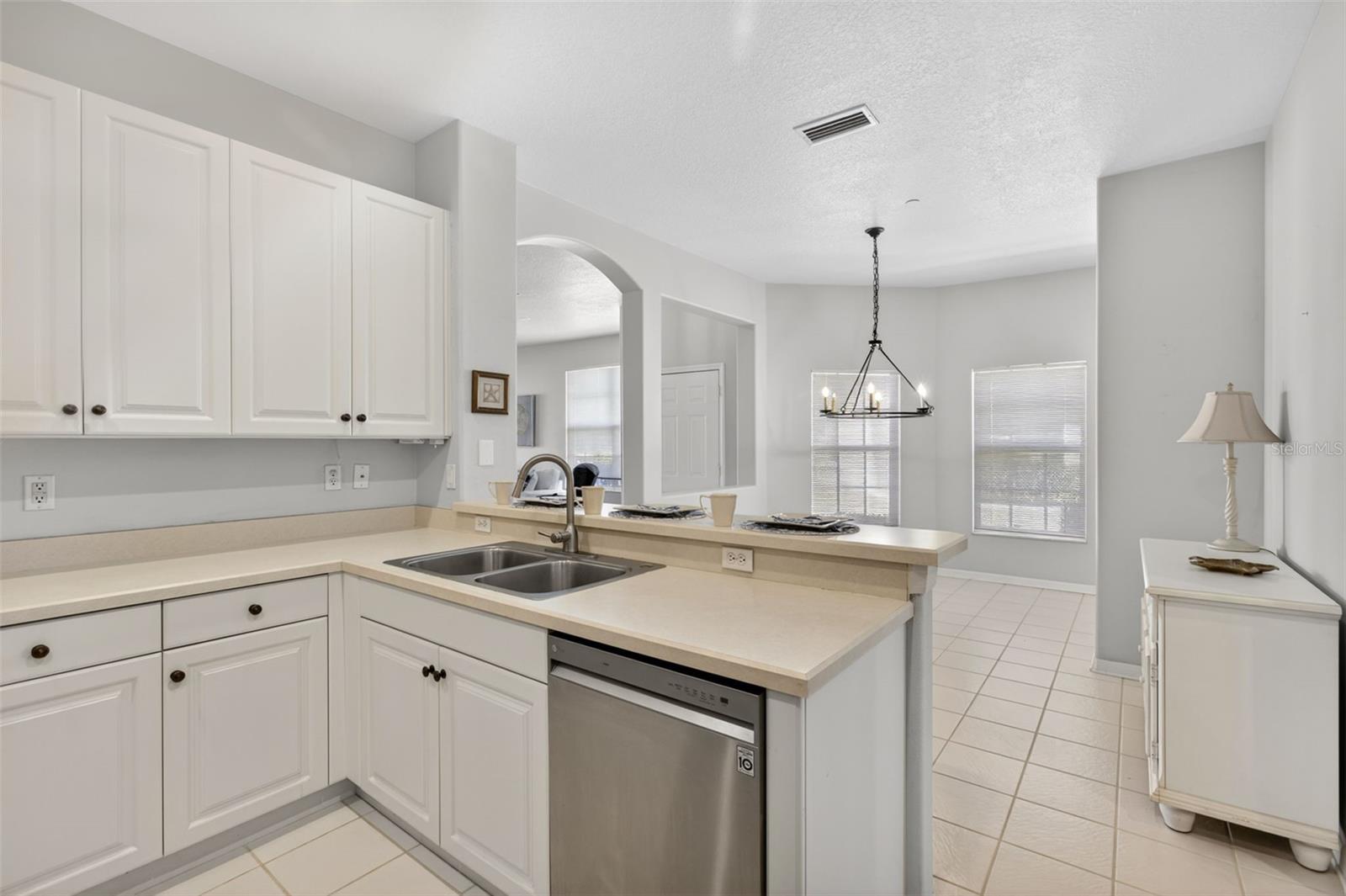 PELICAN POINTE GOLF & COUNTRY CLUB - Residential