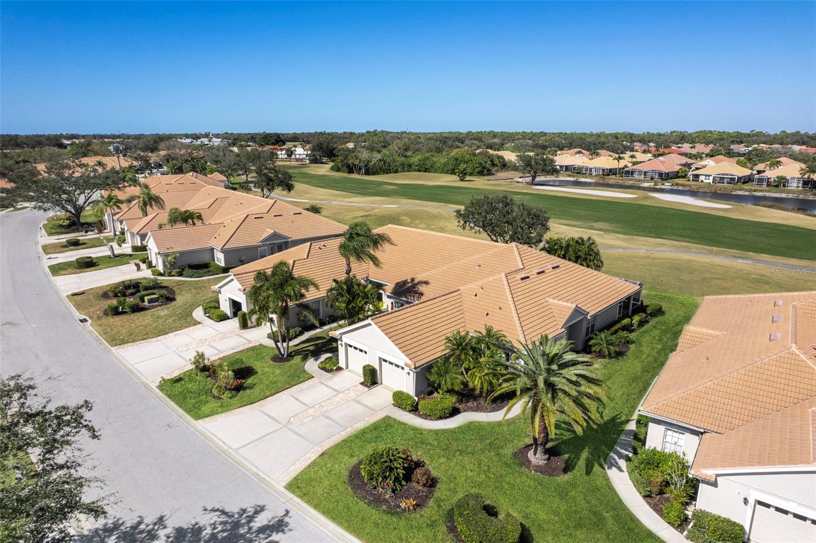 PELICAN POINTE GOLF & COUNTRY CLUB - Residential