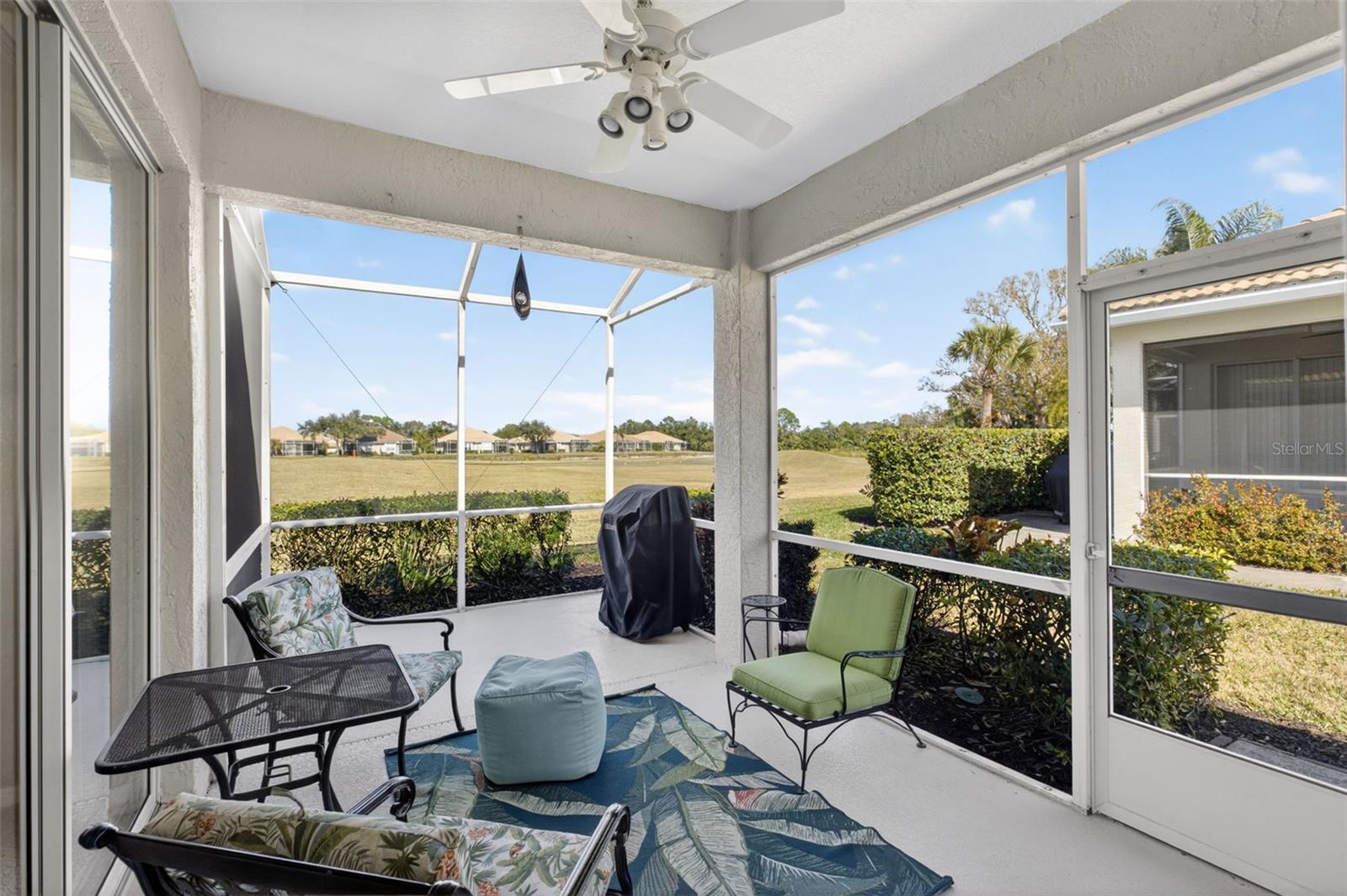 PELICAN POINTE GOLF & COUNTRY CLUB - Residential