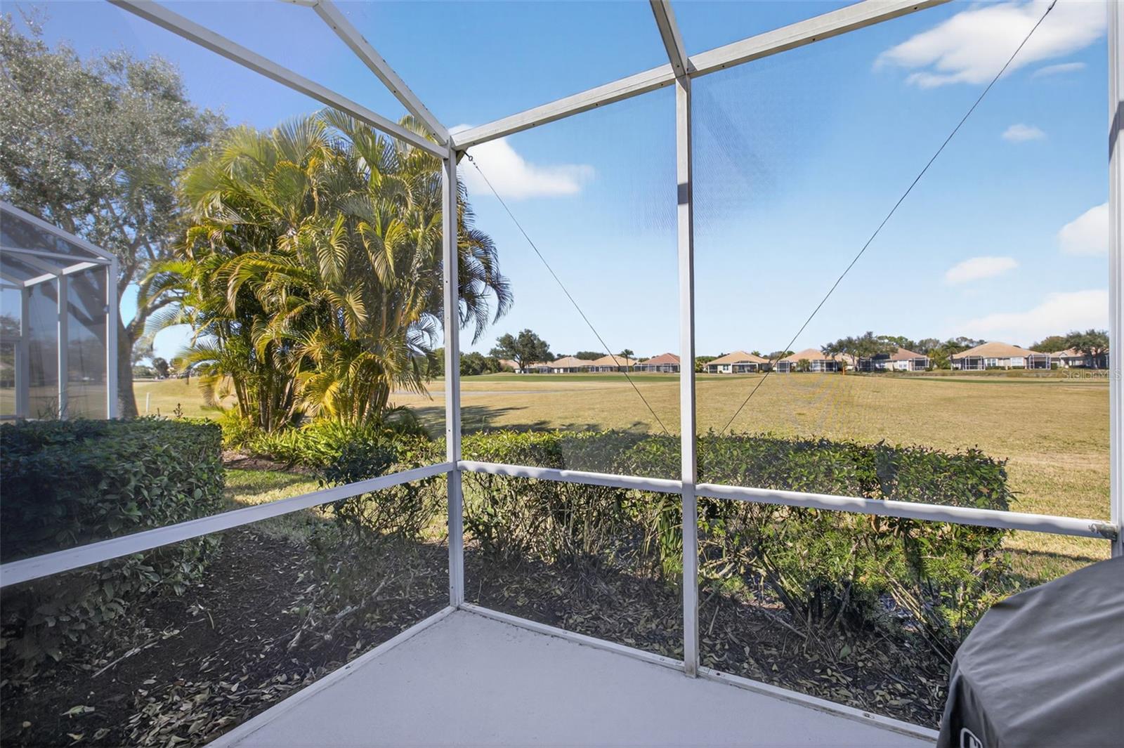 PELICAN POINTE GOLF & COUNTRY CLUB - Residential