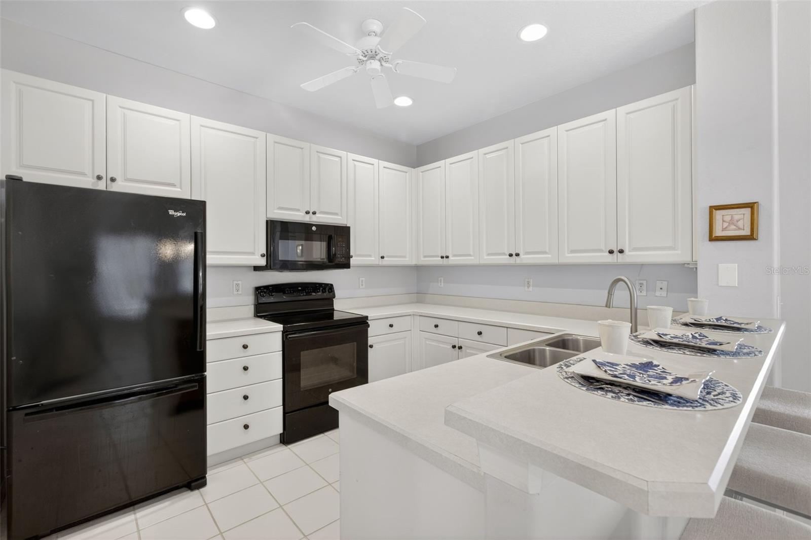 PELICAN POINTE GOLF & COUNTRY CLUB - Residential