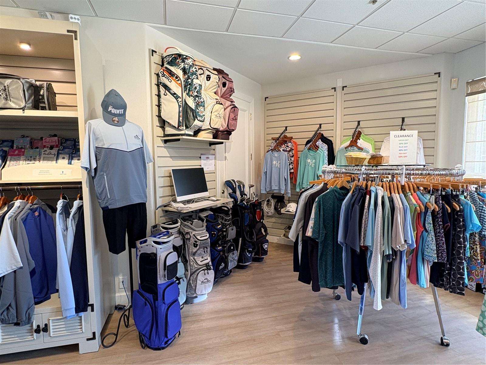 PELICAN POINTE GOLF & COUNTRY CLUB - Residential