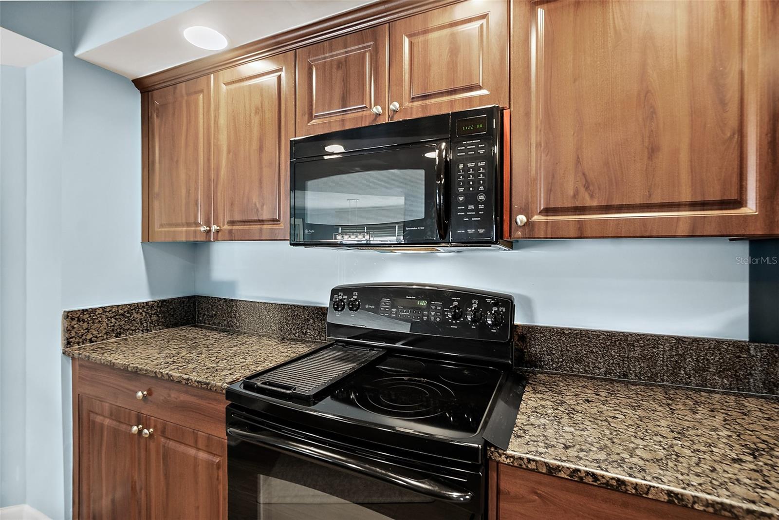 DIMUCCI TWIN TOWERS N & S - Residential