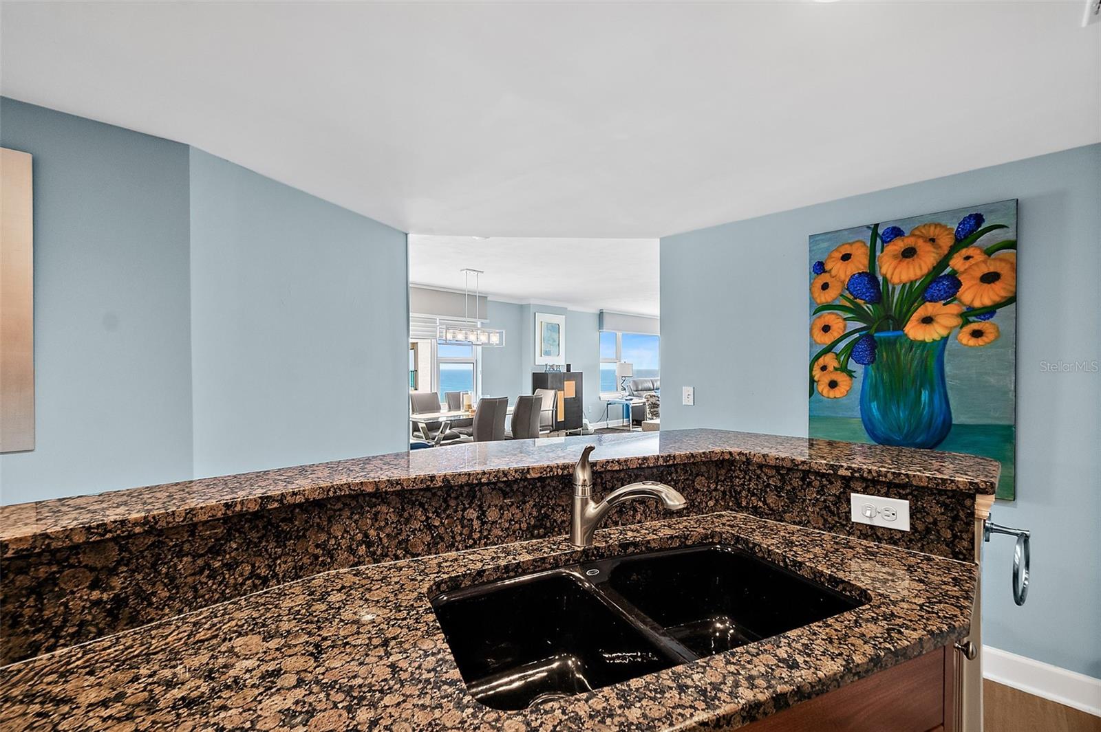DIMUCCI TWIN TOWERS N & S - Residential