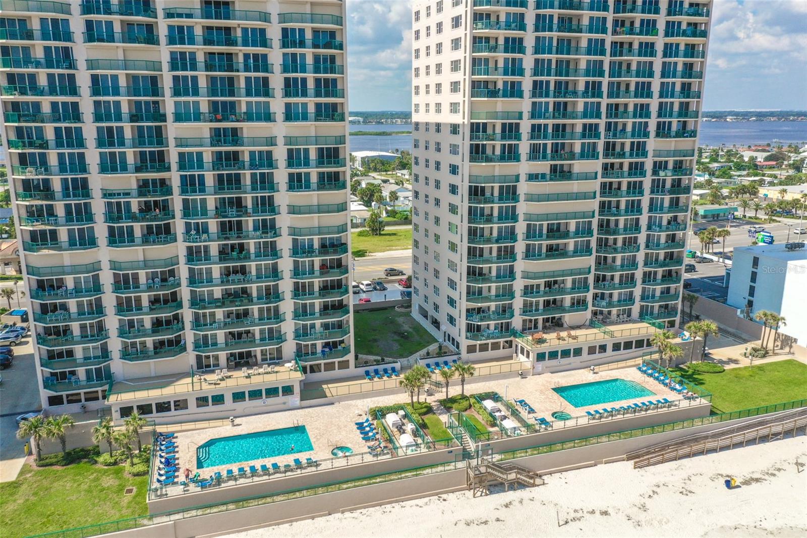 DIMUCCI TWIN TOWERS N & S - Residential