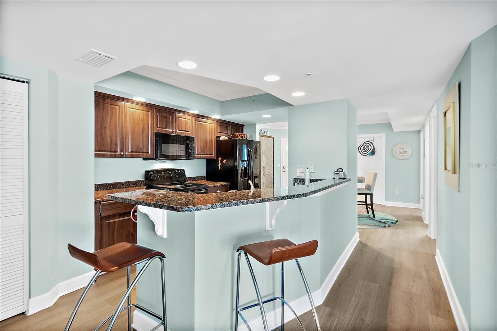DIMUCCI TWIN TOWERS N & S - Residential