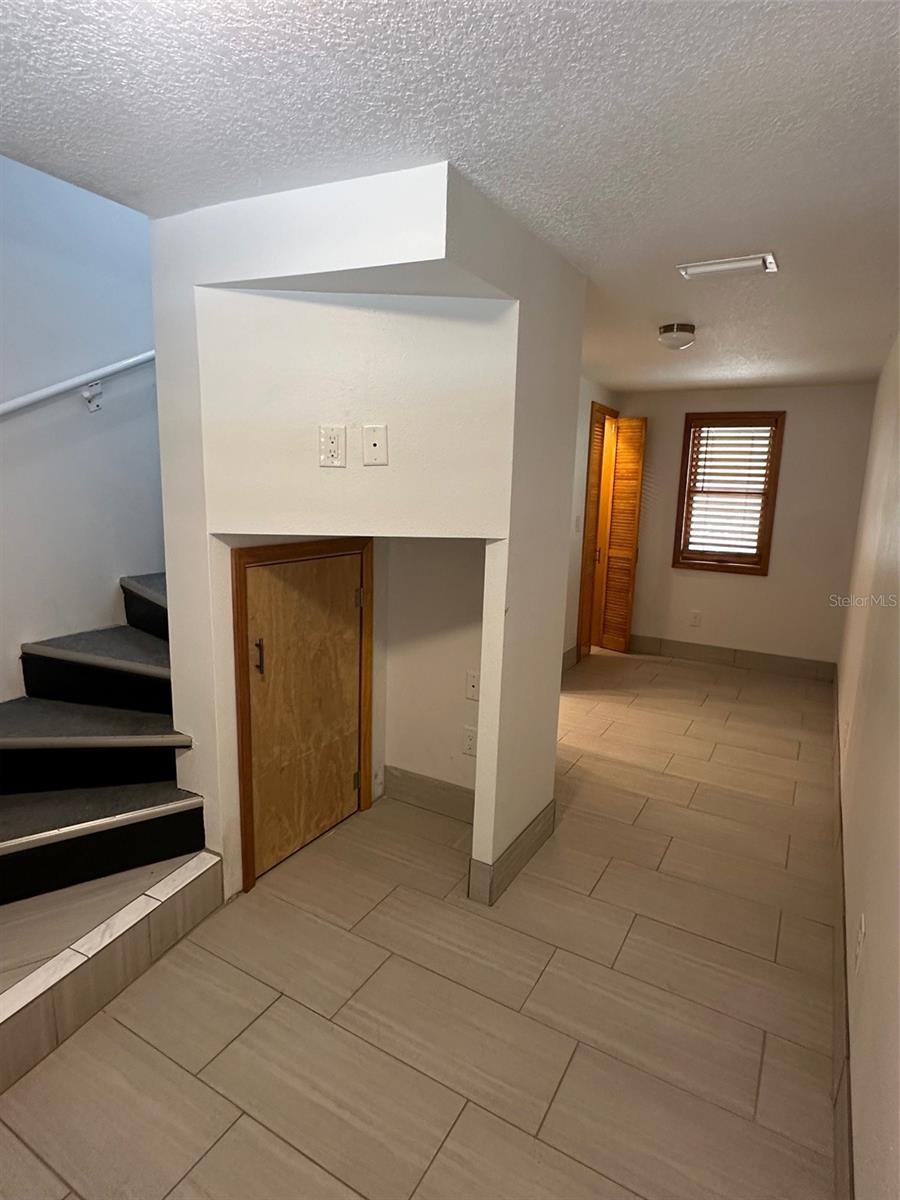 COLIN PARK - Residential Lease