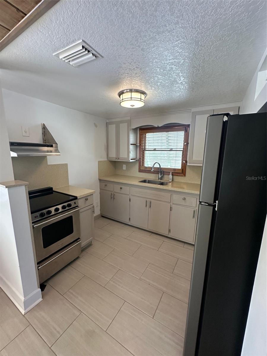 COLIN PARK - Residential Lease